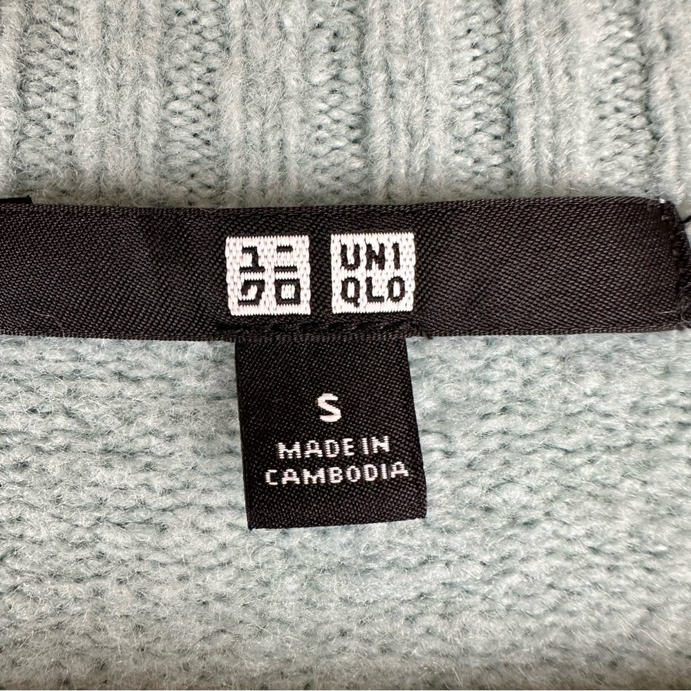 Uniqlo V-Neck Button Down Wool Blend Cardigan - Picture 4 of 8